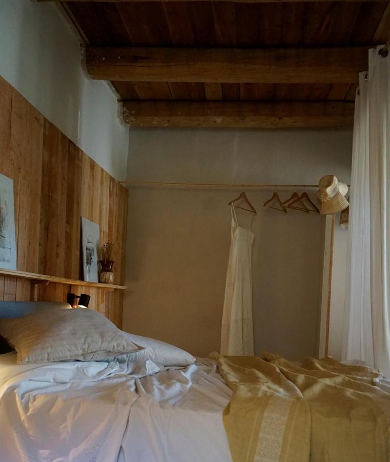 Can Tat, Loft In A Old Coach House Sant Jordi Desvalls Esterno foto