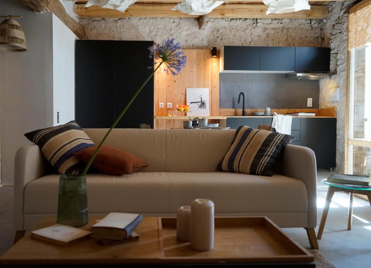 Can Tat, Loft In A Old Coach House Sant Jordi Desvalls Esterno foto