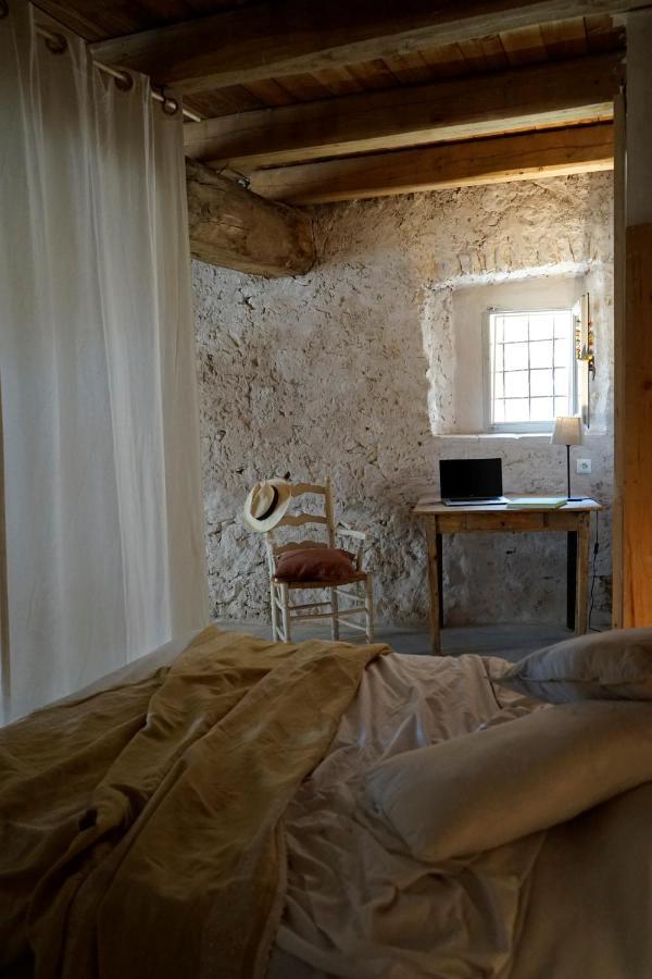 Can Tat, Loft In A Old Coach House Sant Jordi Desvalls Esterno foto