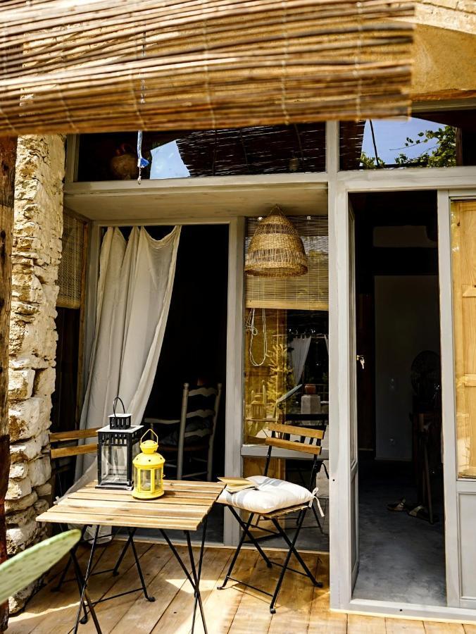 Can Tat, Loft In A Old Coach House Sant Jordi Desvalls Esterno foto