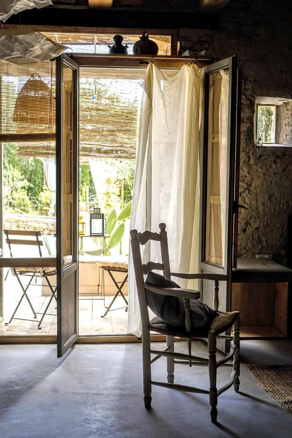 Can Tat, Loft In A Old Coach House Sant Jordi Desvalls Esterno foto
